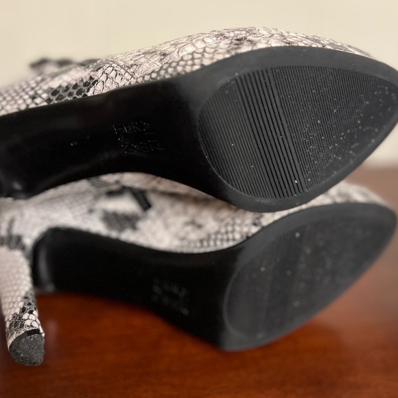 Naturalizer Women Tiana Ankle Boots leather upper alabaster snake EUC worn once - Picture 8 of 12